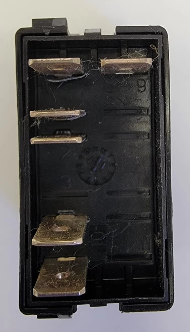 L17D1CNN1 Tag Dump Carling On-Off-(On) Single Pole Rocker Switch, 2 Ind Amber LEDs, Tag Dump Cap - Image 3