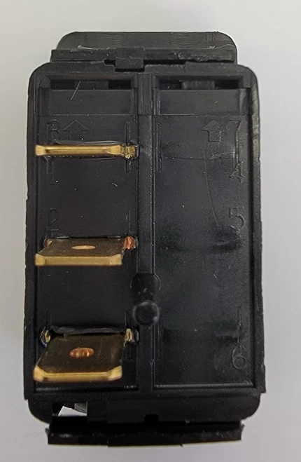 V811S001-6ZZ00-000 Carling V Series SPDT Momentary Rocker Switch, No Lamps, Raised Bezel, Black Actuator - Image 3