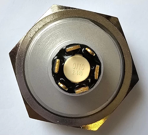 Otto Sealed Illuminated Power Dome Push Button, SPDT, 12 Volt White LED, Power Icon, Silver Case - Image 4