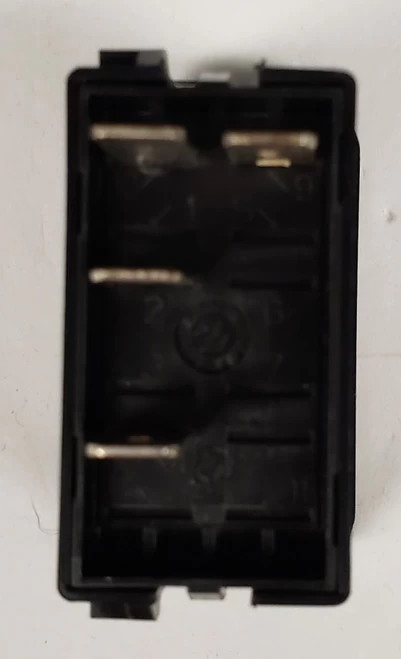 L11D1A601 Single Pole On-Off Carling L Series Rocker Switch, One Independent Lamp, Spade Terminals, Raised Bezel - Image 2